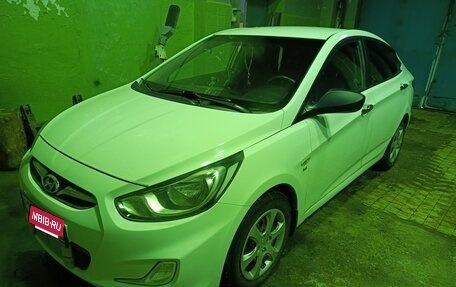 Hyundai Solaris II рестайлинг, 2013 год, 600 000 рублей, 4 фотография