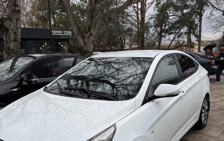 Hyundai Solaris II рестайлинг, 2015 год, 950 000 рублей, 1 фотография