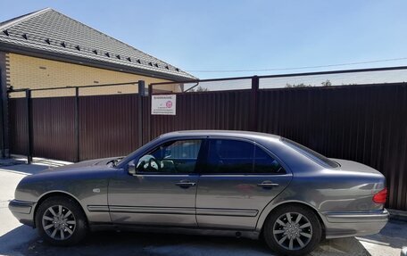 Mercedes-Benz E-Класс, 1998 год, 700 000 рублей, 5 фотография