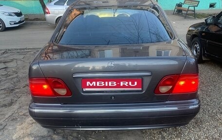 Mercedes-Benz E-Класс, 1998 год, 700 000 рублей, 4 фотография