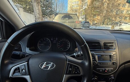 Hyundai Solaris II рестайлинг, 2015 год, 950 000 рублей, 5 фотография