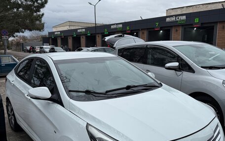 Hyundai Solaris II рестайлинг, 2015 год, 950 000 рублей, 2 фотография