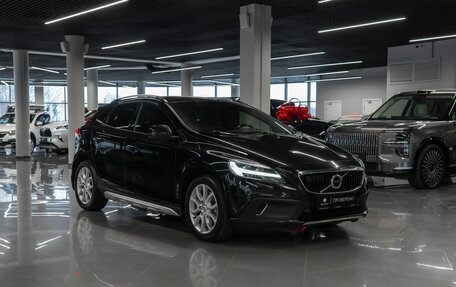 Volvo V40 Cross Country I, 2018 год, 2 180 000 рублей, 2 фотография