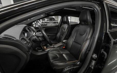 Volvo V40 Cross Country I, 2018 год, 2 180 000 рублей, 10 фотография