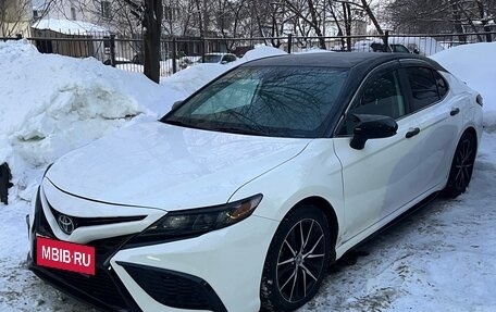 Toyota Camry, 2021 год, 2 650 000 рублей, 2 фотография