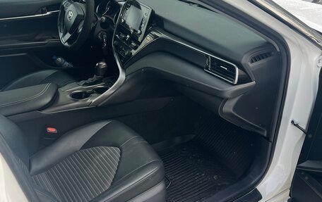 Toyota Camry, 2021 год, 2 650 000 рублей, 13 фотография