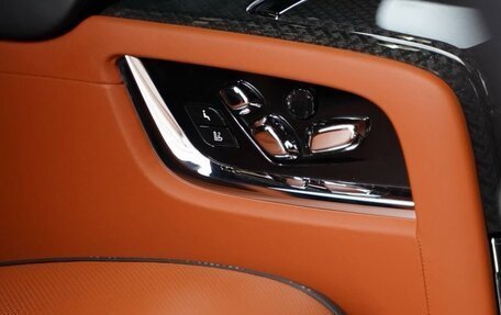 Rolls-Royce Cullinan, 2024 год, 65 000 000 рублей, 22 фотография