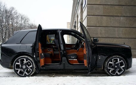 Rolls-Royce Cullinan, 2024 год, 65 000 000 рублей, 16 фотография