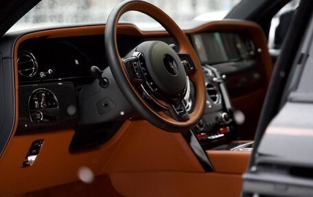 Rolls-Royce Cullinan, 2024 год, 65 000 000 рублей, 19 фотография