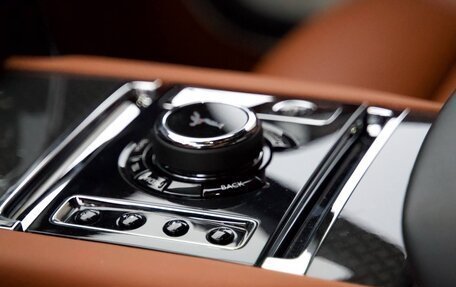 Rolls-Royce Cullinan, 2024 год, 65 000 000 рублей, 23 фотография