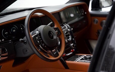 Rolls-Royce Cullinan, 2024 год, 65 000 000 рублей, 18 фотография