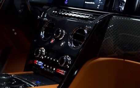 Rolls-Royce Cullinan, 2024 год, 65 000 000 рублей, 26 фотография