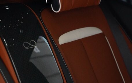 Rolls-Royce Cullinan, 2024 год, 65 000 000 рублей, 35 фотография