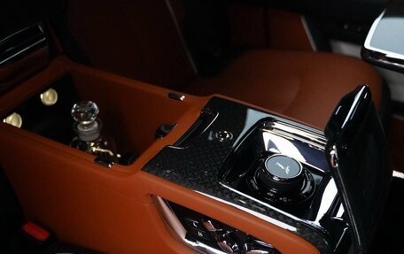 Rolls-Royce Cullinan, 2024 год, 65 000 000 рублей, 28 фотография