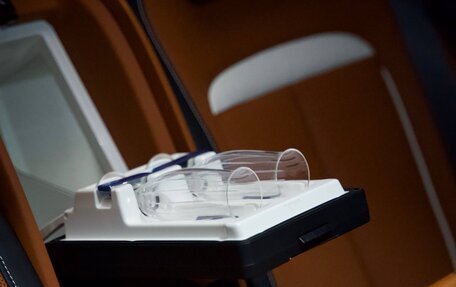 Rolls-Royce Cullinan, 2024 год, 65 000 000 рублей, 33 фотография