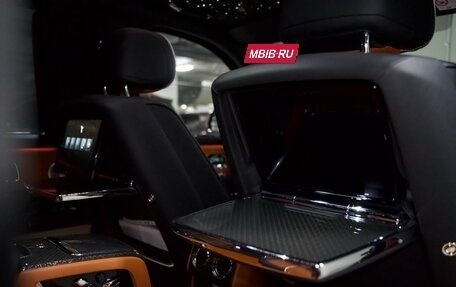 Rolls-Royce Cullinan, 2024 год, 65 000 000 рублей, 34 фотография