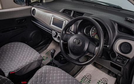 Toyota Vitz, 2013 год, 749 000 рублей, 8 фотография