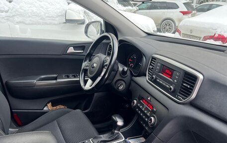 KIA Sportage IV рестайлинг, 2019 год, 2 215 000 рублей, 4 фотография