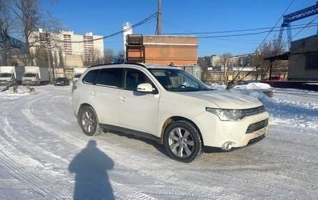 Mitsubishi Outlander III рестайлинг 3, 2013 год, 1 245 000 рублей, 3 фотография