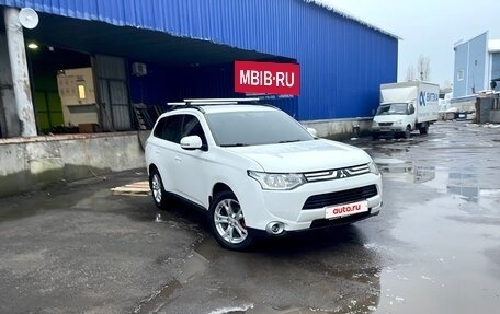 Mitsubishi Outlander III рестайлинг 3, 2013 год, 1 245 000 рублей, 9 фотография