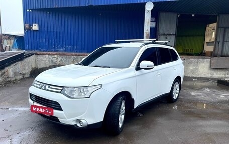 Mitsubishi Outlander III рестайлинг 3, 2013 год, 1 245 000 рублей, 12 фотография
