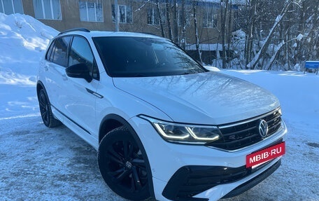 Volkswagen Tiguan II, 2021 год, 4 300 000 рублей, 2 фотография