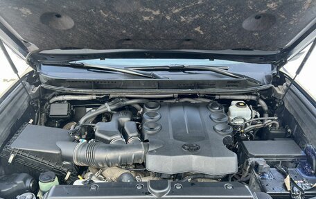 Toyota Land Cruiser Prado 150 рестайлинг 2, 2019 год, 5 000 000 рублей, 12 фотография