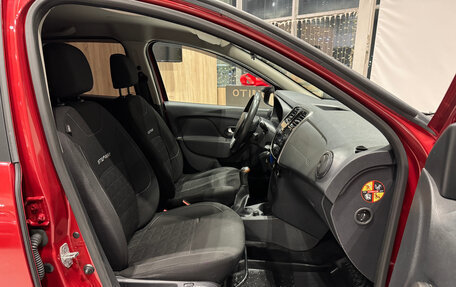 Renault Sandero II рестайлинг, 2015 год, 890 000 рублей, 26 фотография