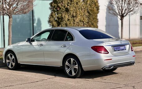 Mercedes-Benz E-Класс, 2018 год, 3 300 000 рублей, 4 фотография