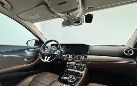 Mercedes-Benz E-Класс, 2018 год, 3 300 000 рублей, 21 фотография