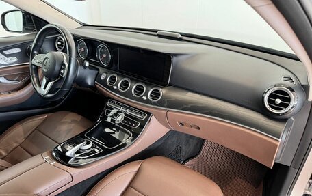 Mercedes-Benz E-Класс, 2018 год, 3 300 000 рублей, 23 фотография