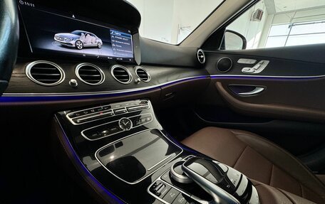 Mercedes-Benz E-Класс, 2018 год, 3 300 000 рублей, 31 фотография