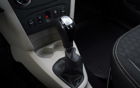 Renault Logan II, 2016 год, 990 000 рублей, 23 фотография