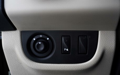 Renault Logan II, 2016 год, 990 000 рублей, 26 фотография