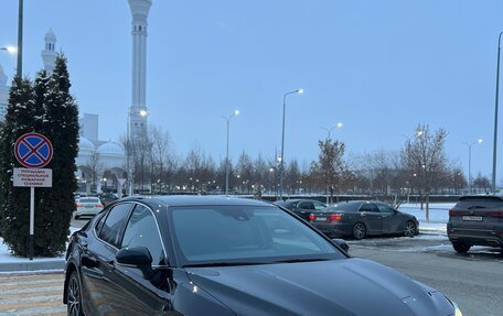 Toyota Camry, 2021 год, 3 270 000 рублей, 2 фотография