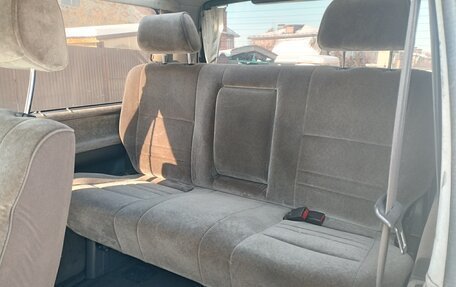 Toyota HiAce H100, 1995 год, 850 000 рублей, 12 фотография