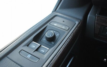 Volkswagen Multivan T6 рестайлинг, 2020 год, 5 127 000 рублей, 16 фотография