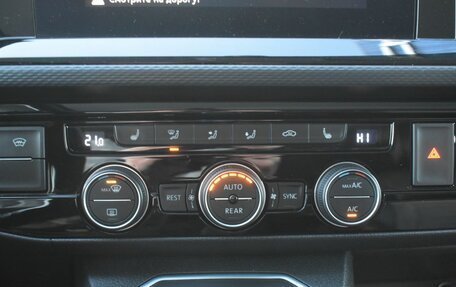 Volkswagen Multivan T6 рестайлинг, 2020 год, 5 127 000 рублей, 19 фотография