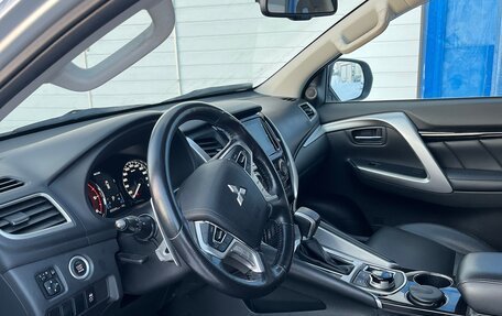 Mitsubishi Pajero Sport III рестайлинг, 2019 год, 3 350 000 рублей, 3 фотография