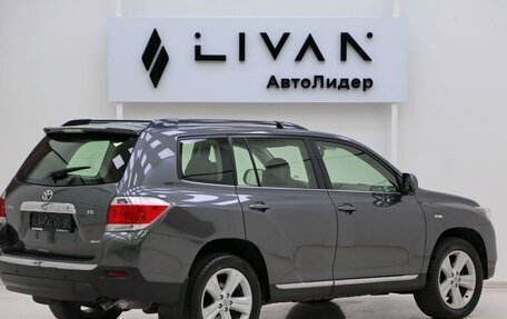 Toyota Highlander III, 2013 год, 1 815 000 рублей, 2 фотография