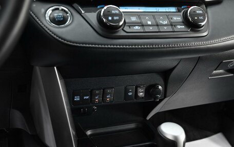 Toyota RAV4, 2018 год, 2 335 000 рублей, 9 фотография