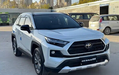 Toyota RAV4, 2025 год, 4 000 010 рублей, 3 фотография