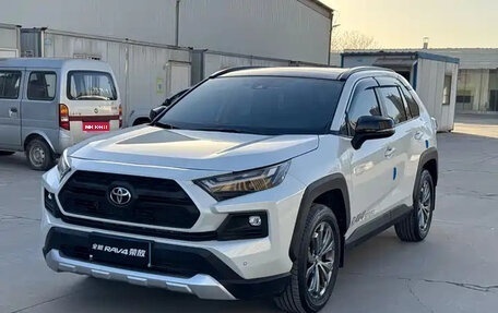 Toyota RAV4, 2025 год, 4 000 010 рублей, 1 фотография