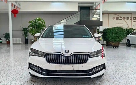 Skoda Superb III рестайлинг, 2023 год, 2 586 911 рублей, 2 фотография