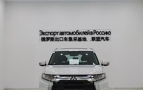 Mitsubishi Outlander III рестайлинг 3, 2021 год, 1 900 000 рублей, 2 фотография
