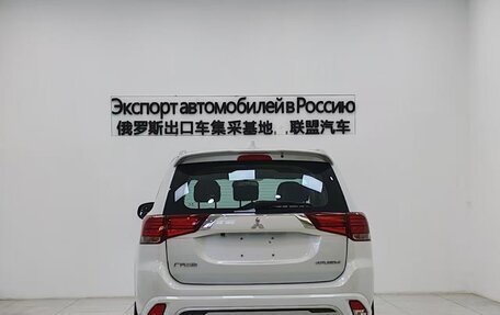 Mitsubishi Outlander III рестайлинг 3, 2021 год, 1 900 000 рублей, 4 фотография