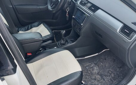 Skoda Rapid I, 2016 год, 900 000 рублей, 8 фотография