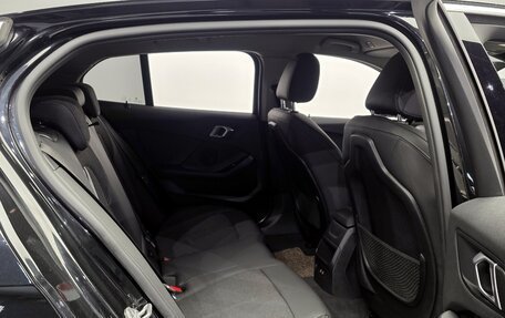 BMW 1 серия, 2021 год, 1 930 000 рублей, 12 фотография