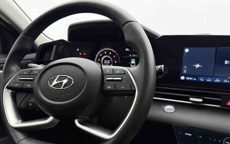 Hyundai Elantra, 2023 год, 1 680 000 рублей, 11 фотография