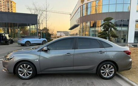 Chevrolet Monza, 2022 год, 1 300 000 рублей, 5 фотография